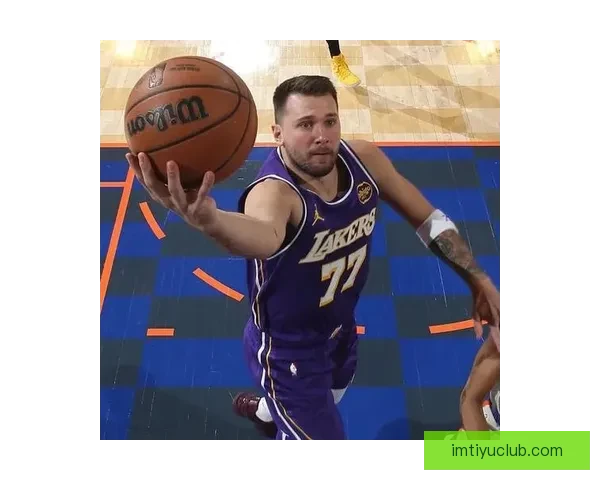 东契奇客场表现抢眼布朗尼努力进步不走捷径